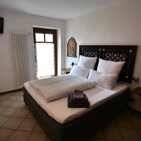 Semesterbostad Naturstein-rustiko Casa Marie Vercana